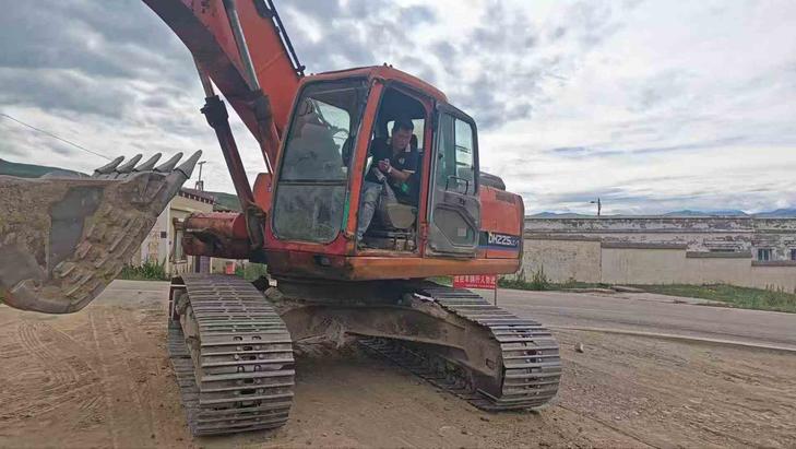 Buy Doosan DH225-7 Used Excavator / 1