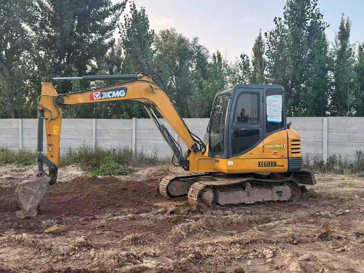 Buy XCMG XE60 Used Excavator / 1