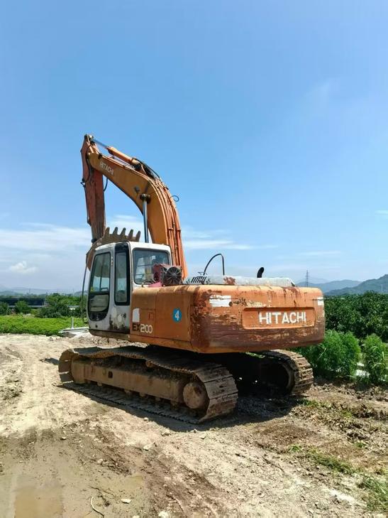 Buy Hitachi EX200-5 Used Excavator / 1
