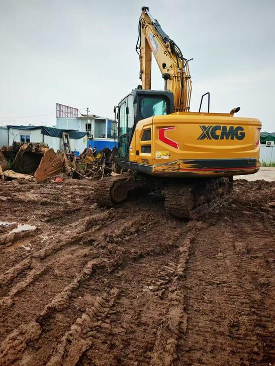 Buy XCMG XE135B Used Excavator / 1