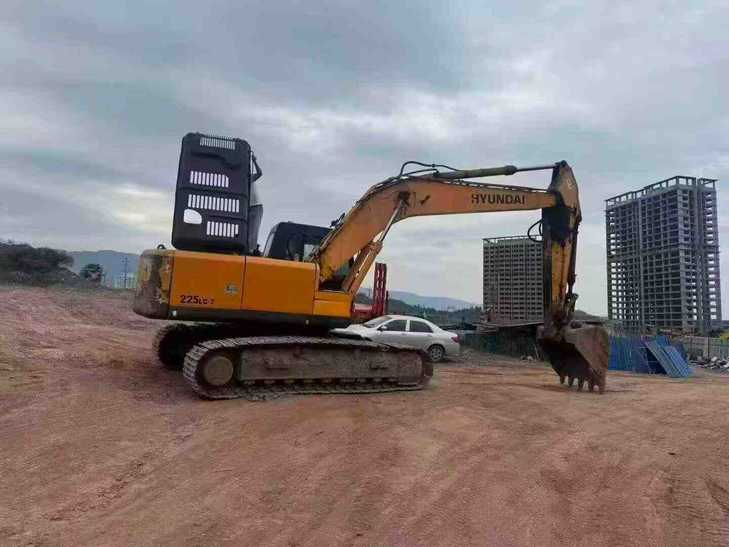 Buy Hyundai R225-7 Used Excavator / 1