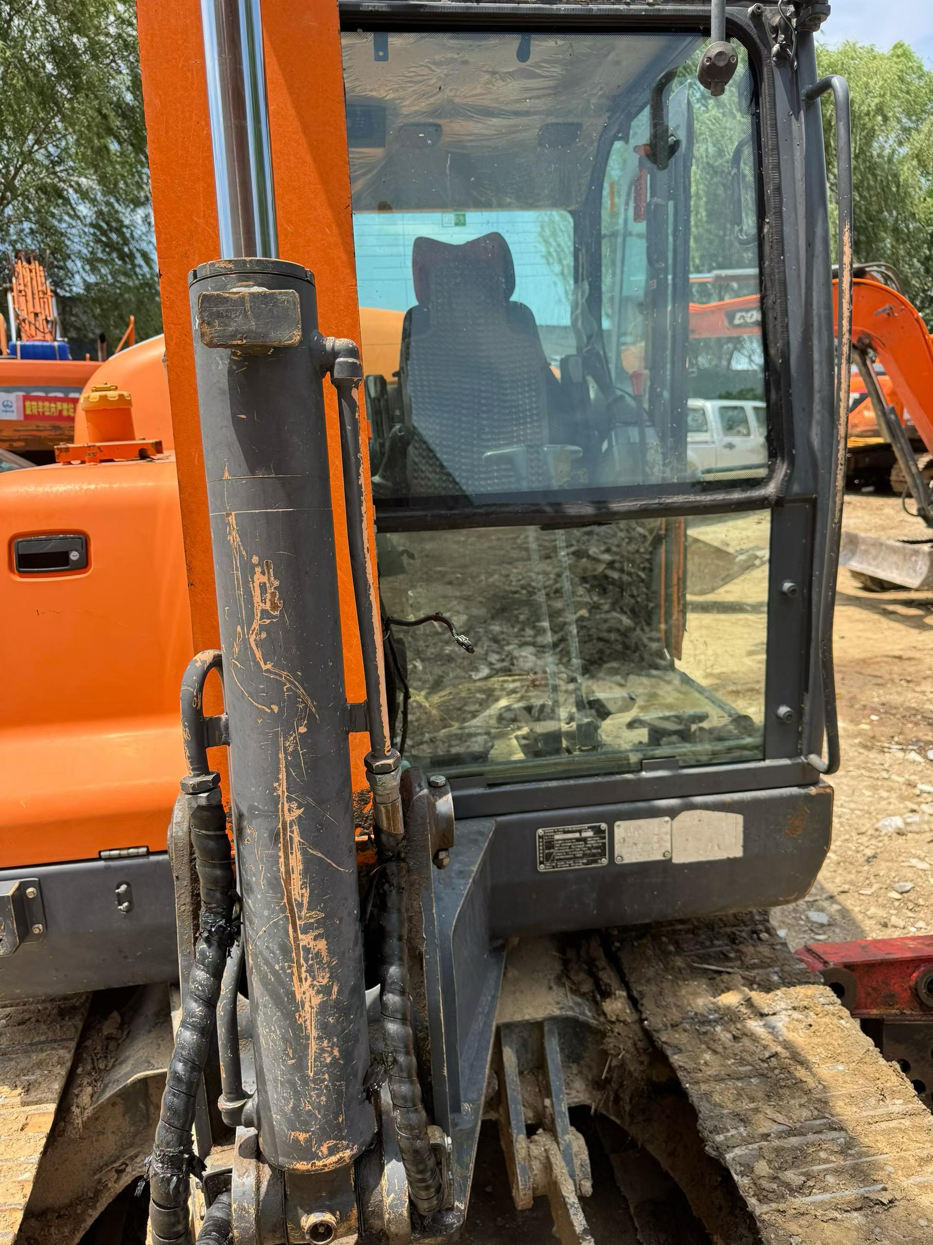 Buy Doosan DH60 Used Excavator / 6