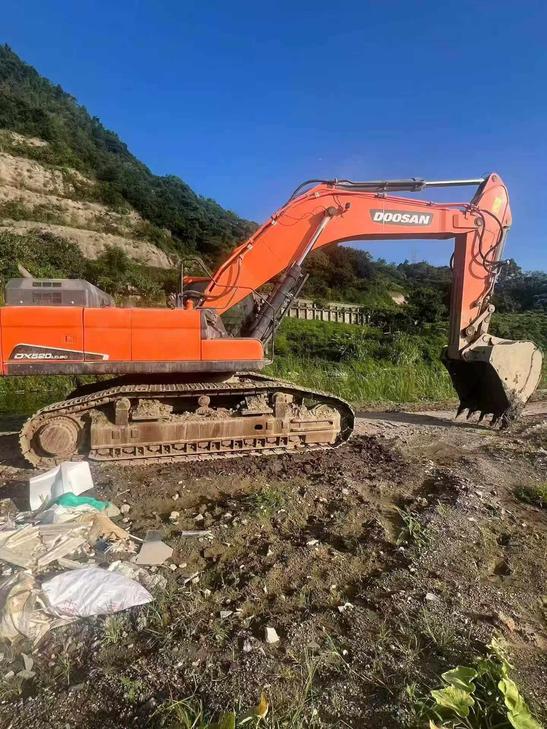 Buy Doosan DX520LC Used Excavator / 1