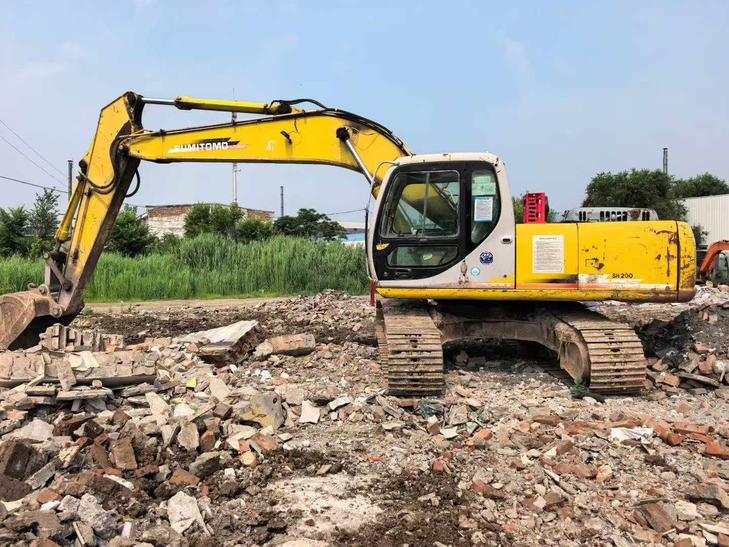 Buy Sumitomo SH200 Used Excavator / 1