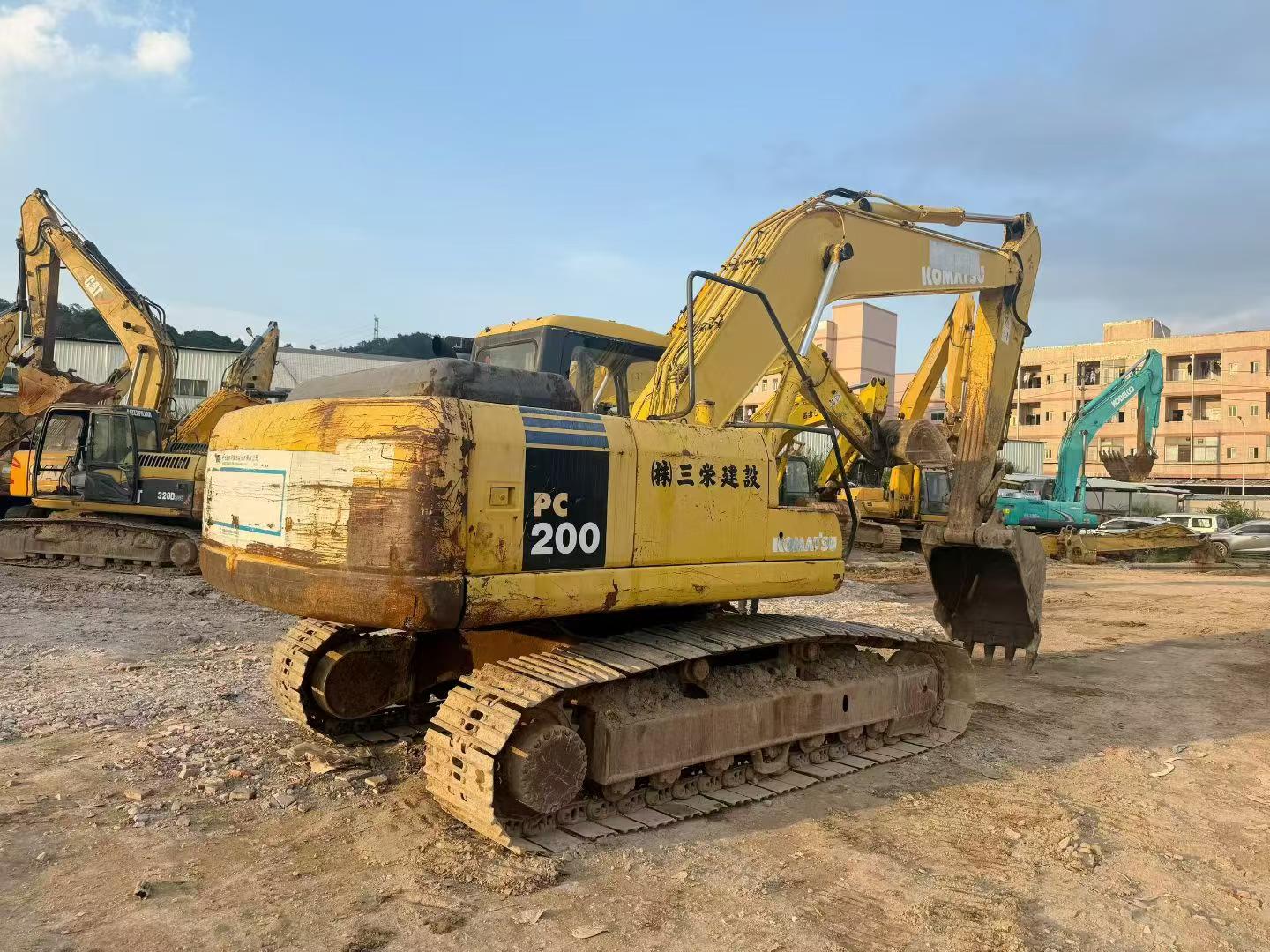 Buy Komatsu PC200-7 Used Excavator / 2