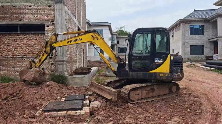 Buy Hyundai HX60 Used Excavator / 1