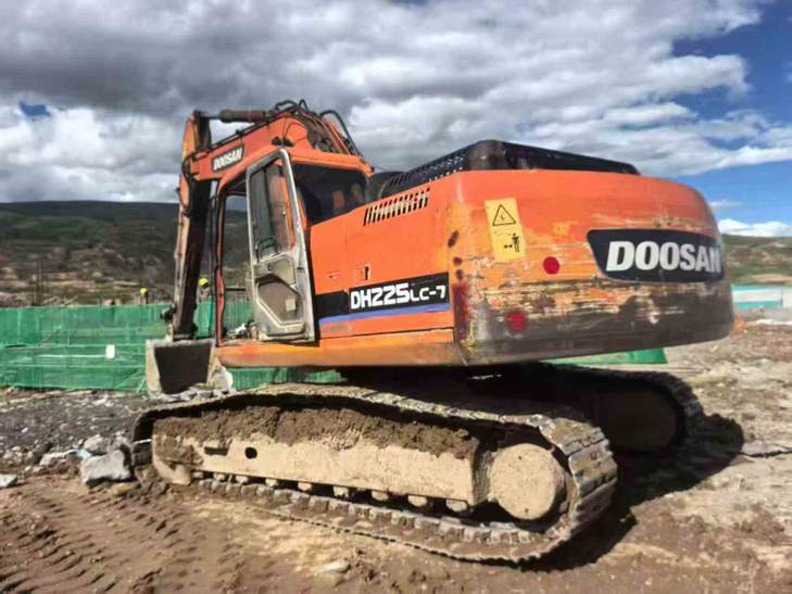 Buy Doosan DH225-7 Used Excavator / 1