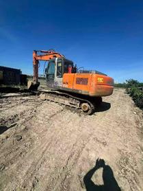 Buy Hitachi EX200-3 Used Excavator / 4 Buy Hitachi EX200-3 Used Excavator / 4