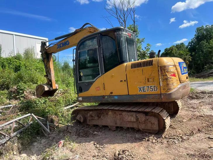 Buy XCMG XE75C Used Excavator / 1