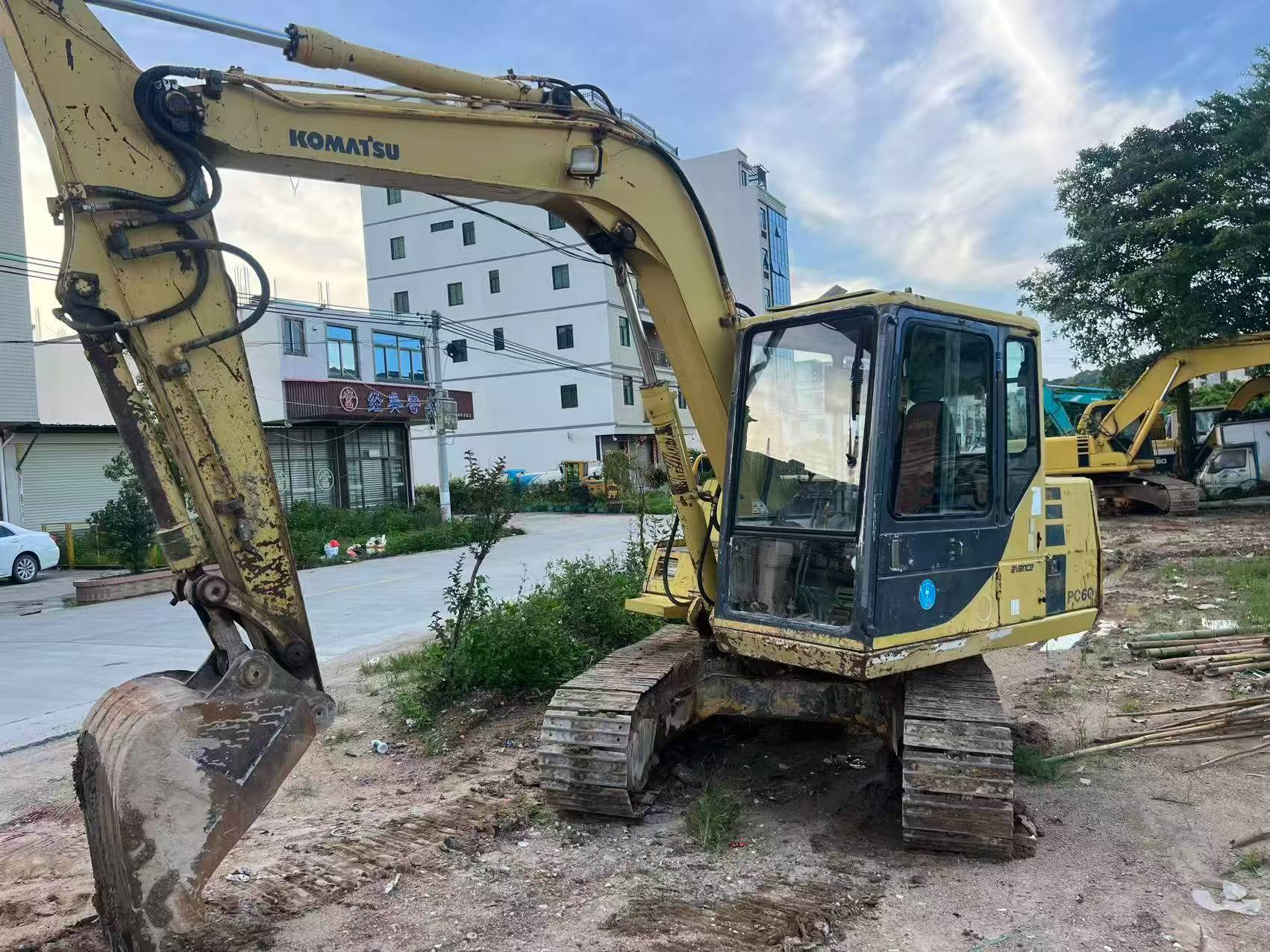Buy Komatsu PC60-6 Used Excavator / 2