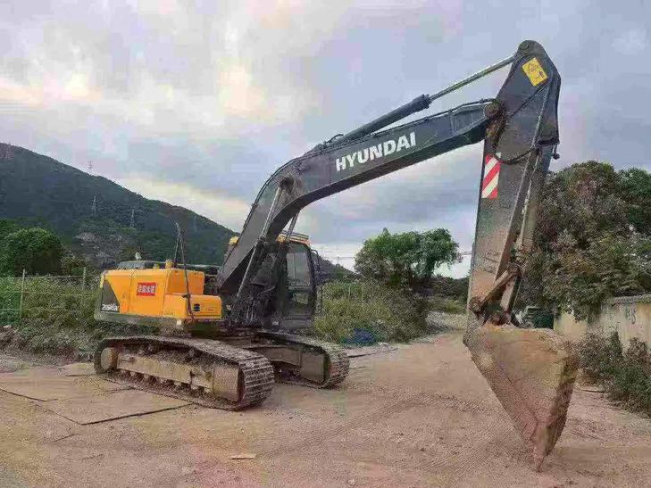 Buy Hyundai R215VS Used Excavator / 1