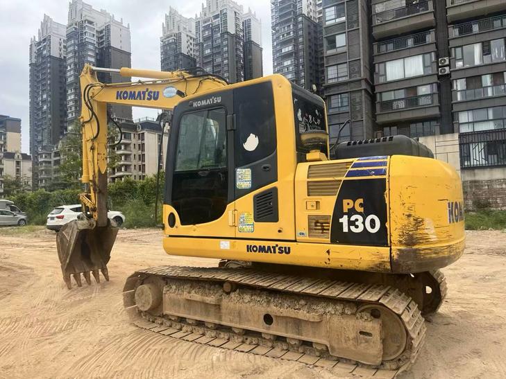 Buy Komatsu PC130 Used Excavator / 1
