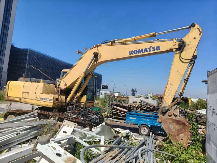 Buy Komatsu PC200-7 Used Excavator / 1