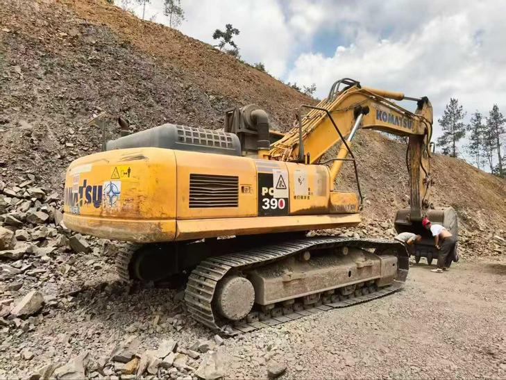 Buy Komatsu PC390LC-8M0 Used Excavator / 1