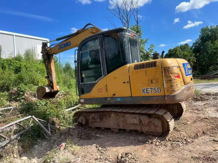 Buy XCMG XE75C Used Excavator / 1