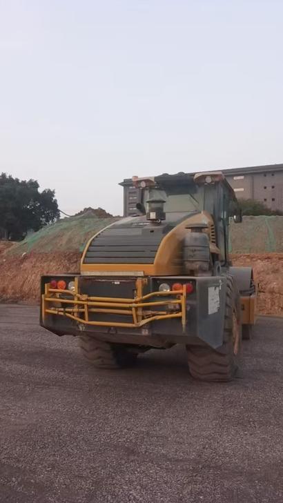 Buy XCMG XE265C Used Excavator / 1