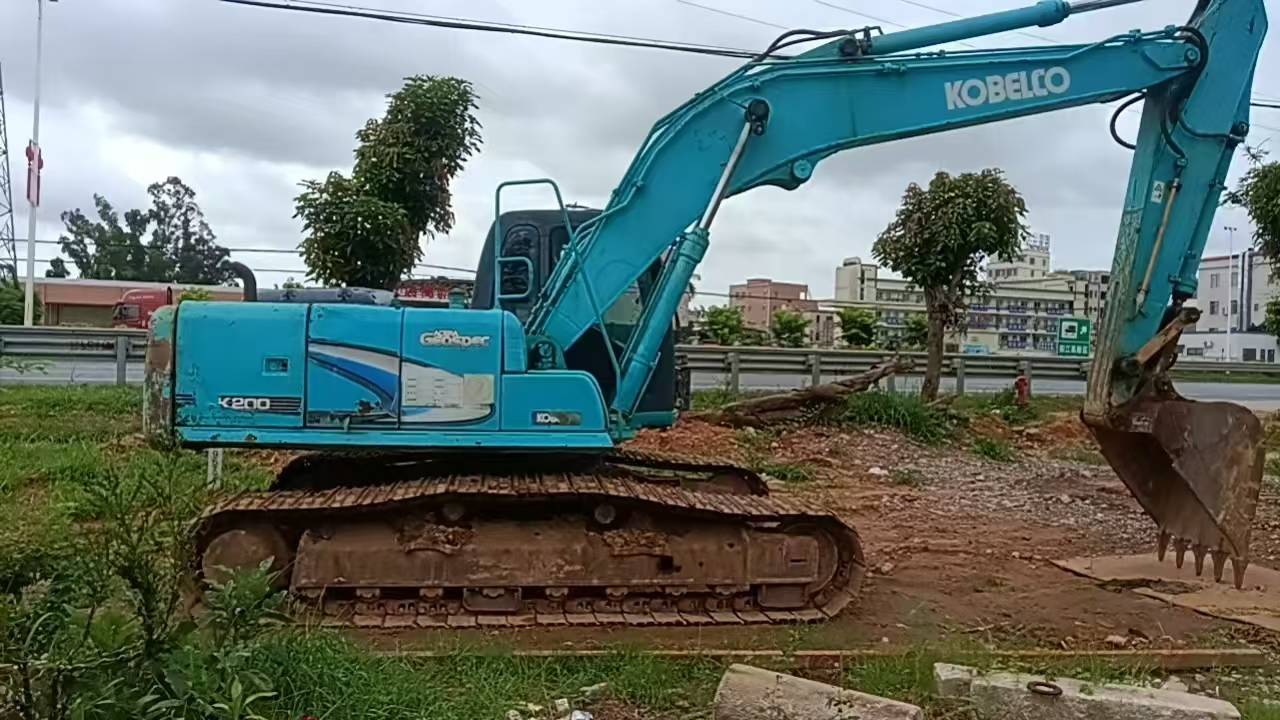 Compre Excavadora Kobelco SK200-6 Usada / 2