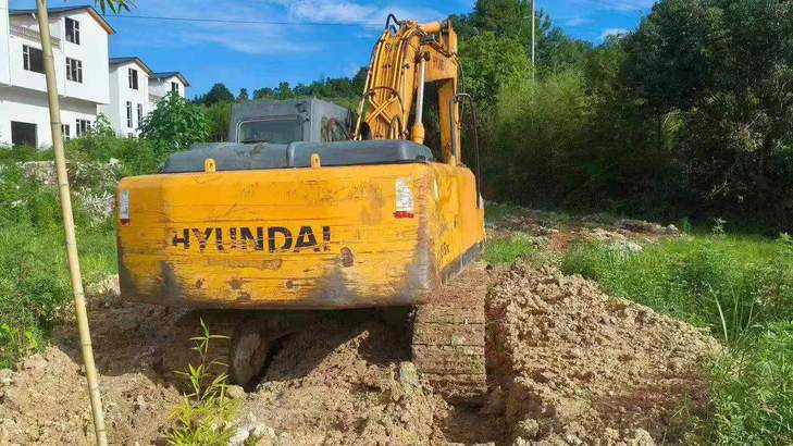 Buy Hyundai R215-7C Used Excavator / 1