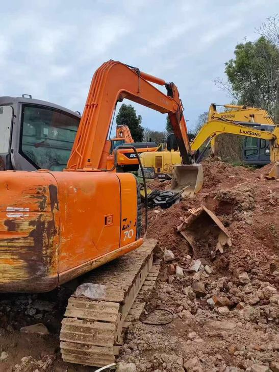 Buy Hitachi EX70 Used Excavator / 1