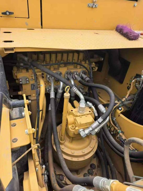 Buy Caterpillar 323 Used Excavator / 1