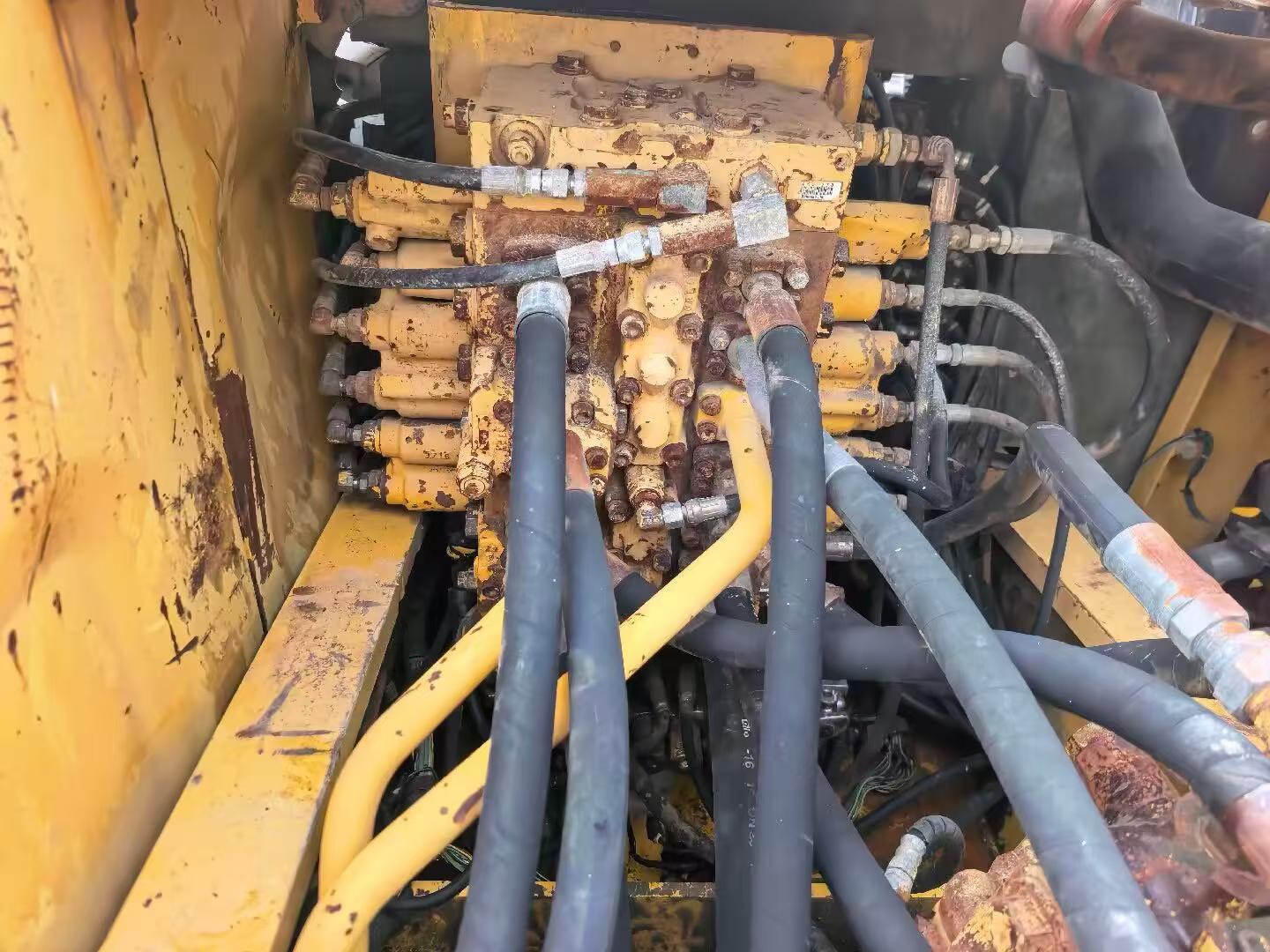 Buy Komatsu PC200-7 Used Excavator / 6