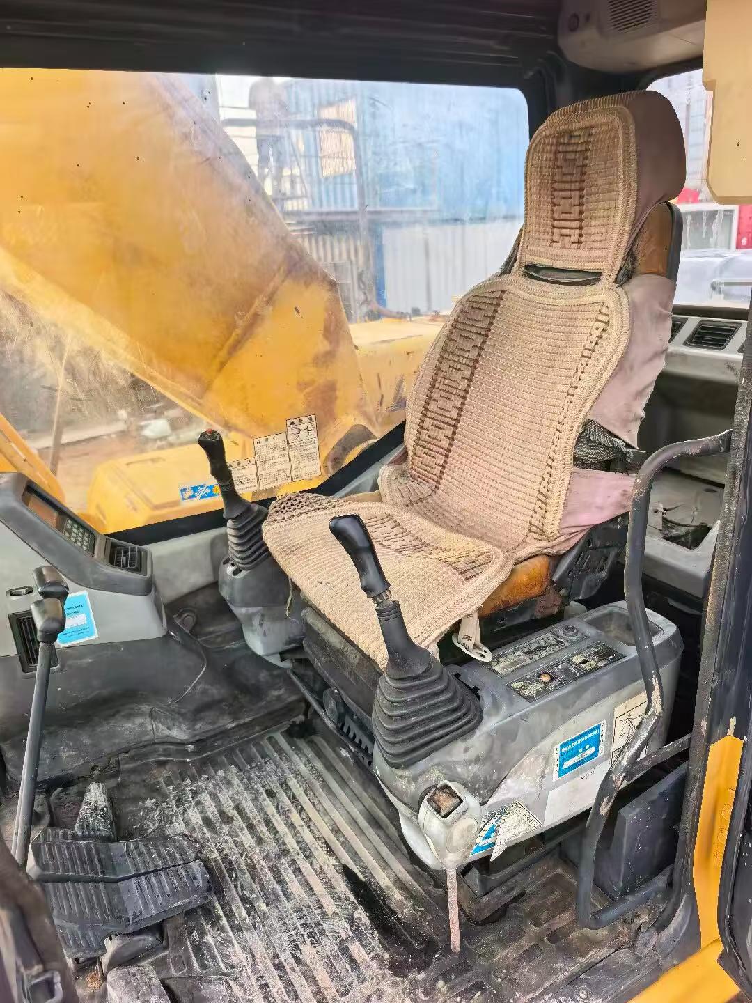 Buy Komatsu PC200-7 Used Excavator / 8