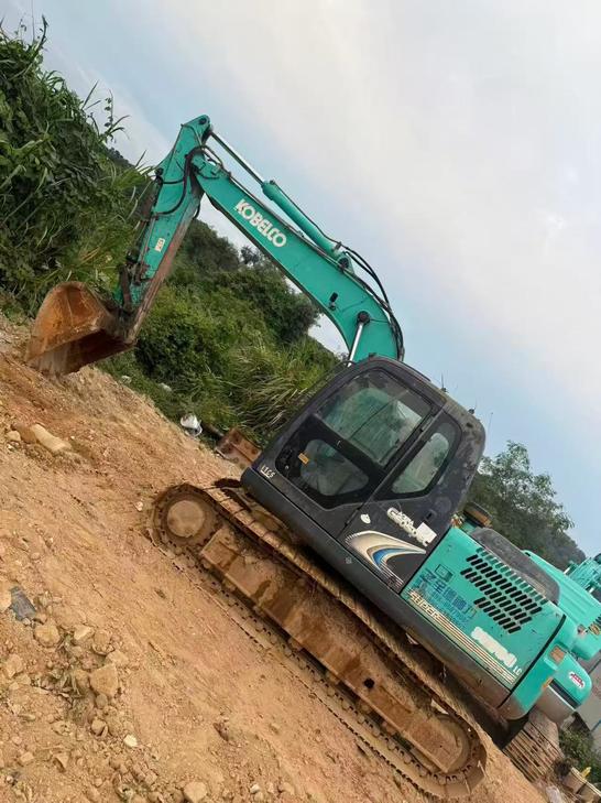 Buy Kobelco SK140 Used Excavator / 1