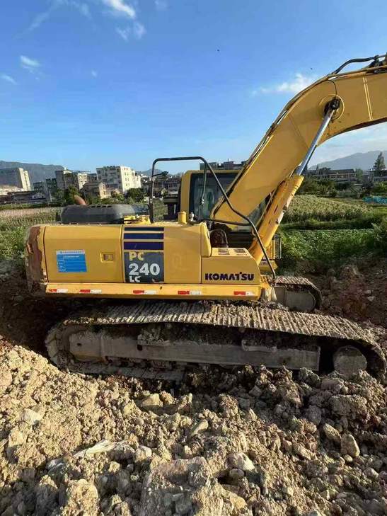 Buy Komatsu HB215LC-1 Used Excavator / 1