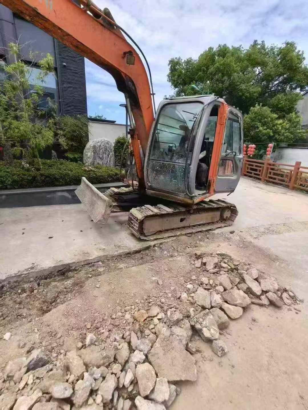 Buy Hitachi EX60-6 Used Excavator / 3