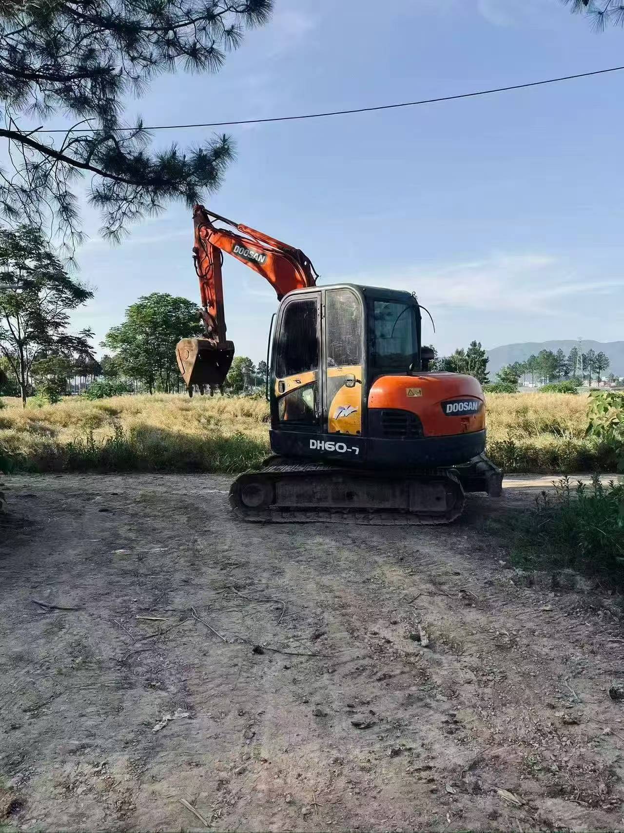 Buy Doosan DH60 Used Excavator / 2 Buy Doosan DH60 Used Excavator / 2