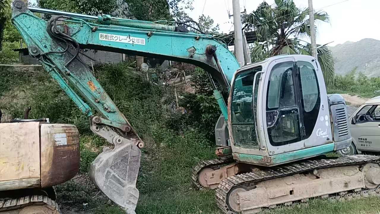Buy Kobelco SK135 Used Excavator / 2