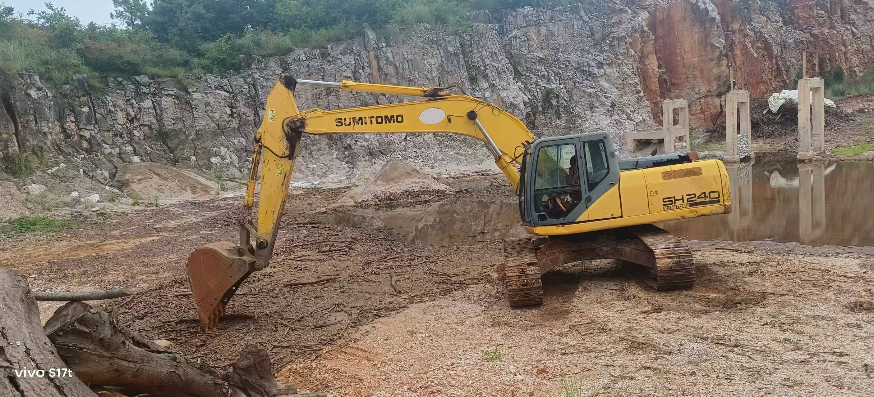 Buy Sumitomo SH240-3 Used Excavator / 2 Buy Sumitomo SH240-3 Used Excavator / 2