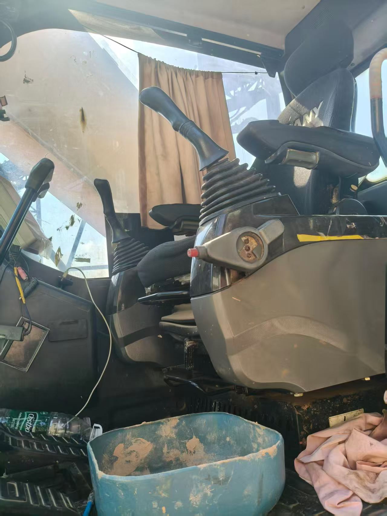 Buy Sany SY200C Used Excavator / 9 Buy Sany SY200C Used Excavator / 9