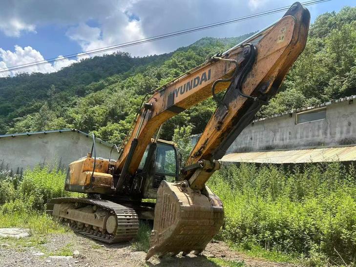 Buy Hyundai R215VS Used Excavator / 1