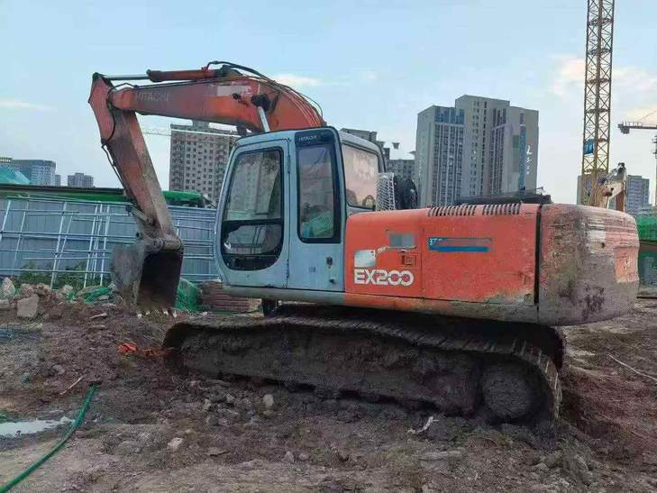 Buy Hitachi EX200-5 Used Excavator / 1