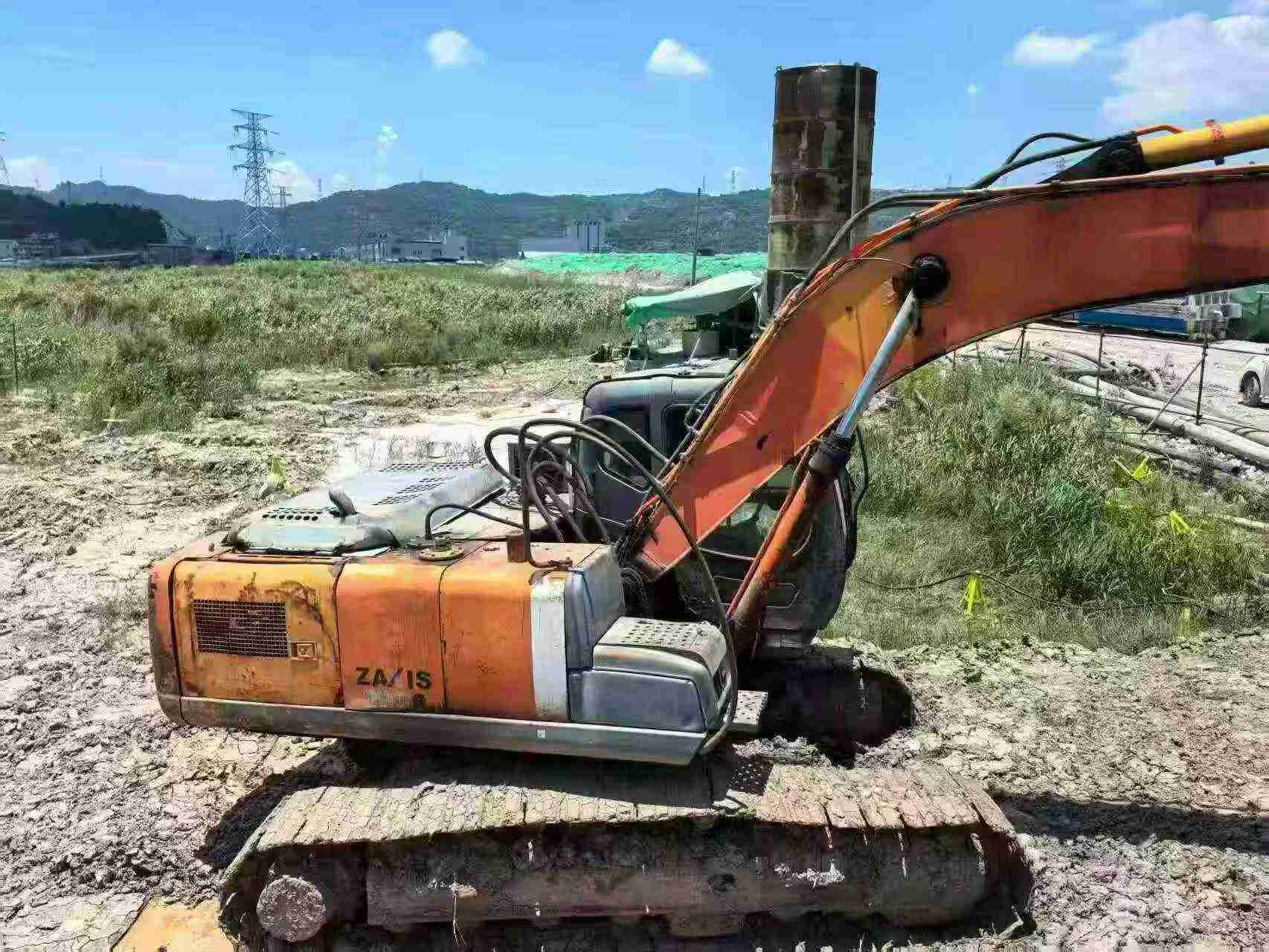 Buy Hitachi EX200 Used Excavator / 2 Buy Hitachi EX200 Used Excavator / 2