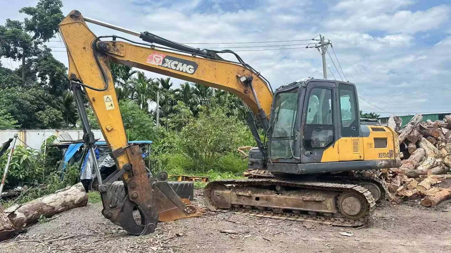 Buy XCMG XE135B Used Excavator / 4