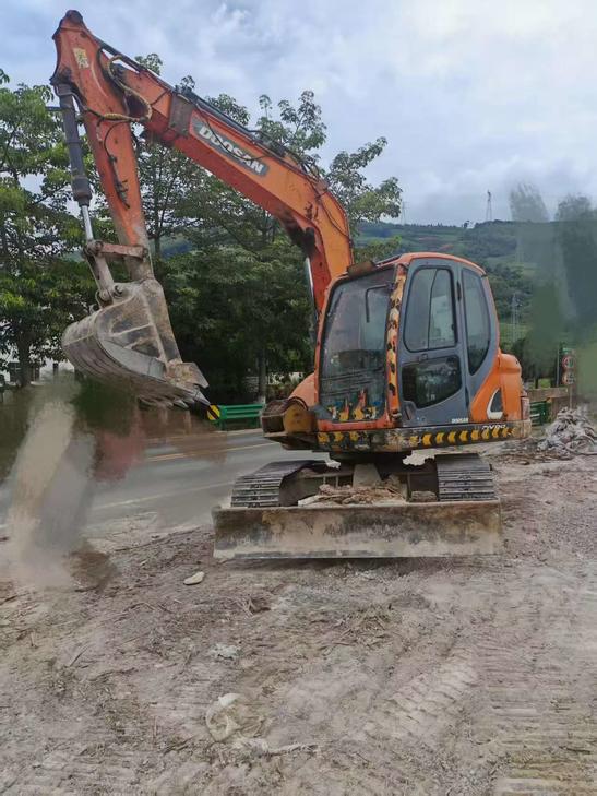 Buy Doosan DH80 Used Excavator / 1