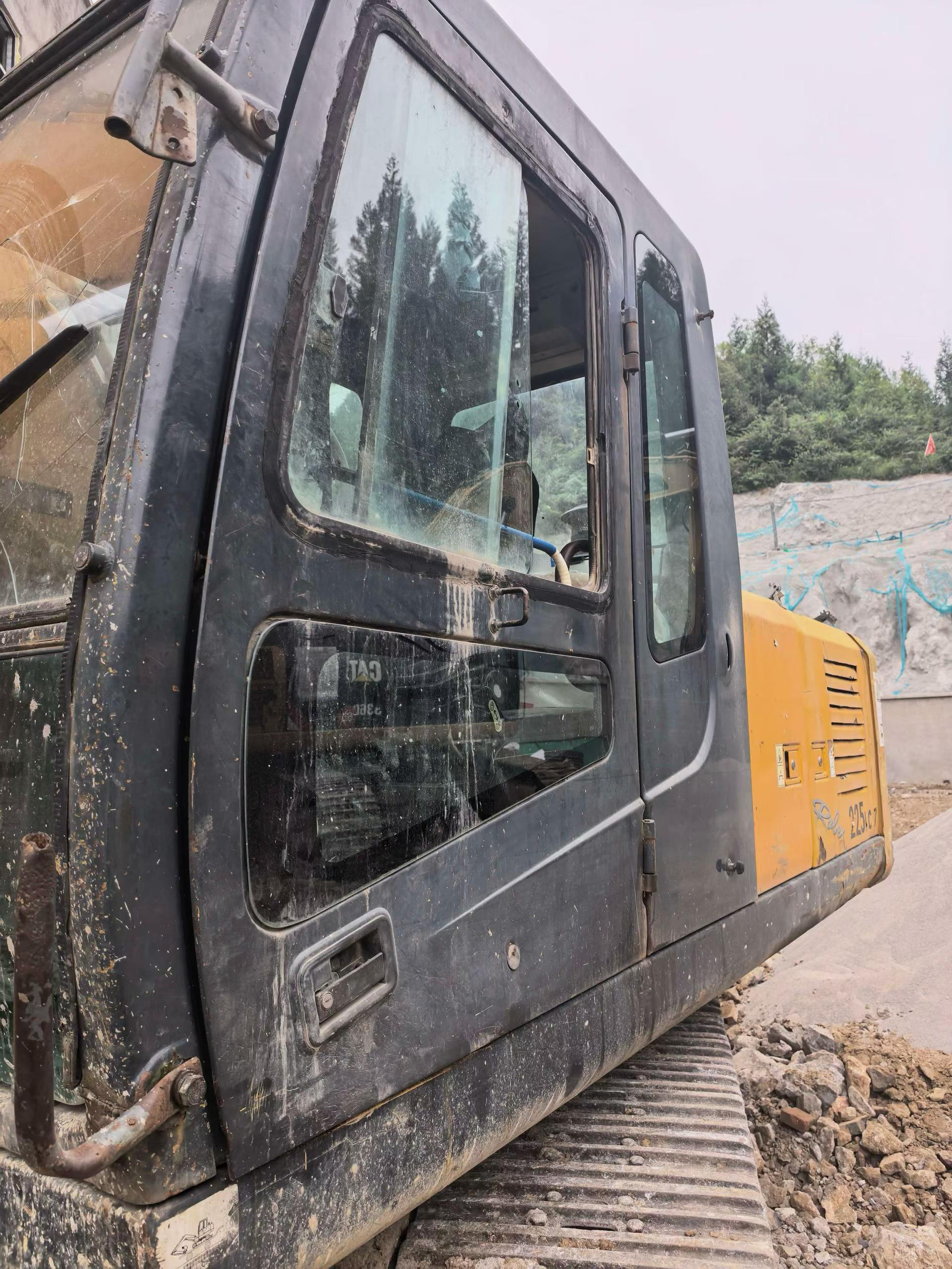 Buy Hyundai R215-7 Used Excavator / 5 Buy Hyundai R215-7 Used Excavator / 5