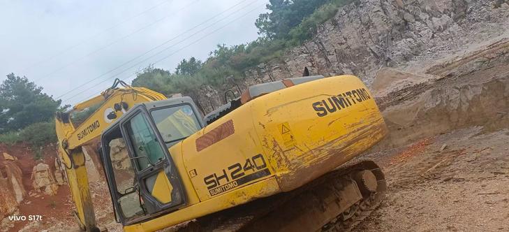 Buy Sumitomo SH240-3 Used Excavator / 1