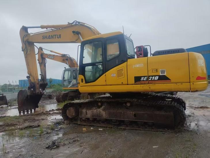 Buy Komatsu PC200-7 Used Excavator / 1