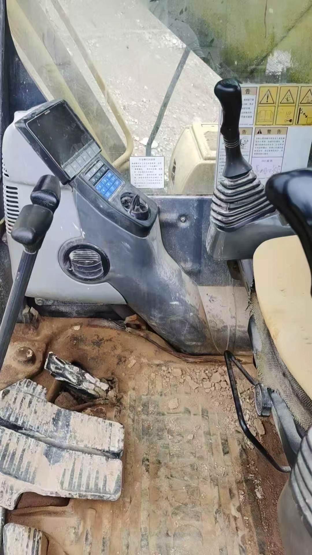 Buy Komatsu PC200-8 Used Excavator / 4