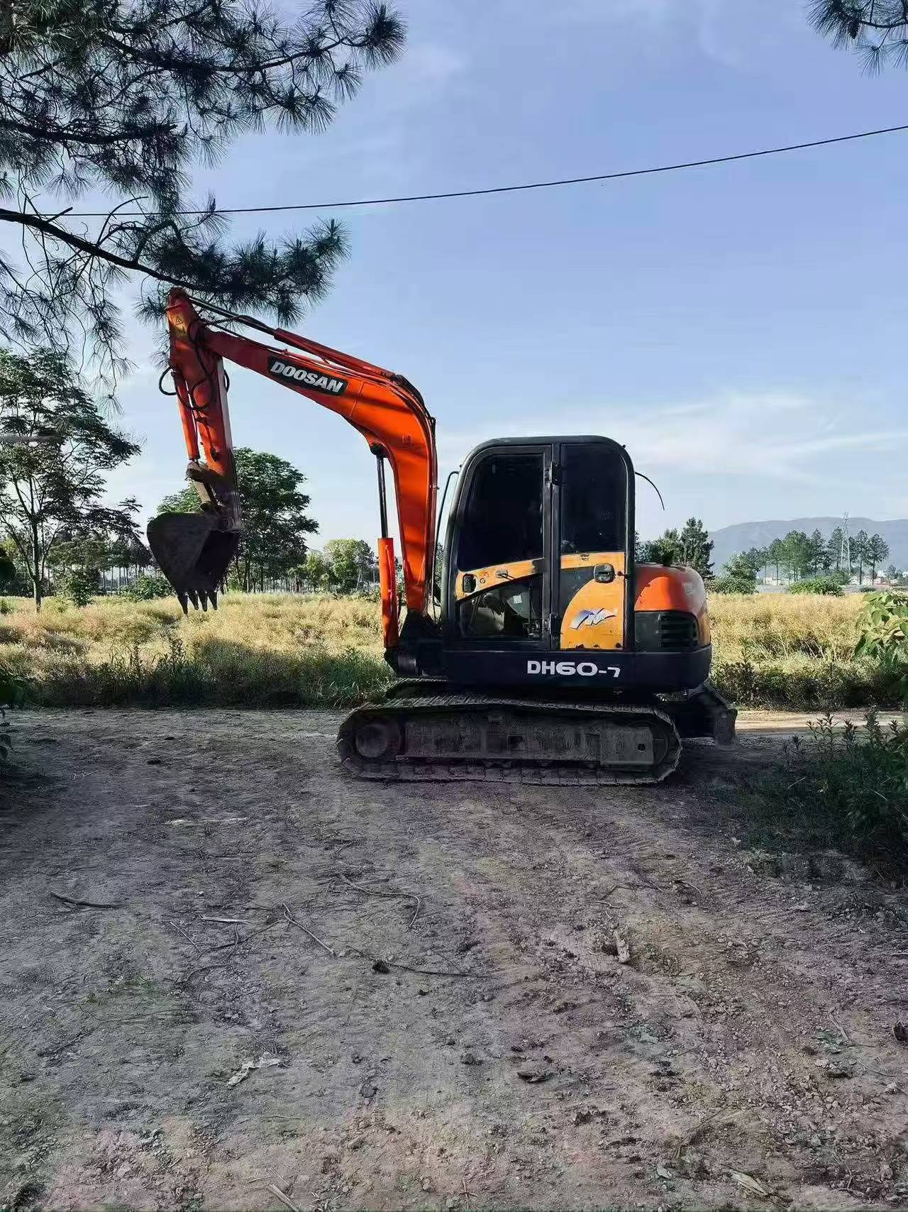 Buy Doosan DH60 Used Excavator / 3 Buy Doosan DH60 Used Excavator / 3