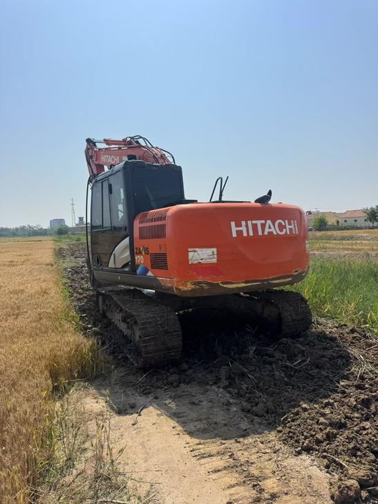 Buy Hitachi EX130 Used Excavator / 1