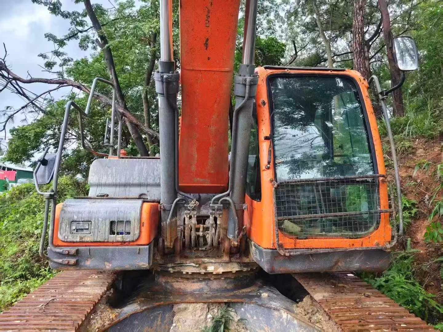 Buy Doosan DH220 Used Excavator / 4 Buy Doosan DH220 Used Excavator / 4