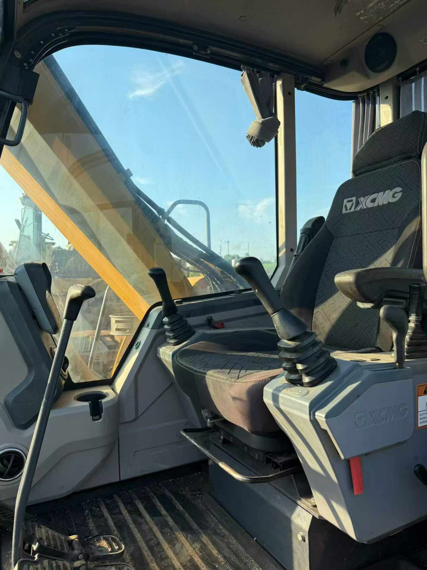 Buy XCMG XE75C Used Excavator / 2