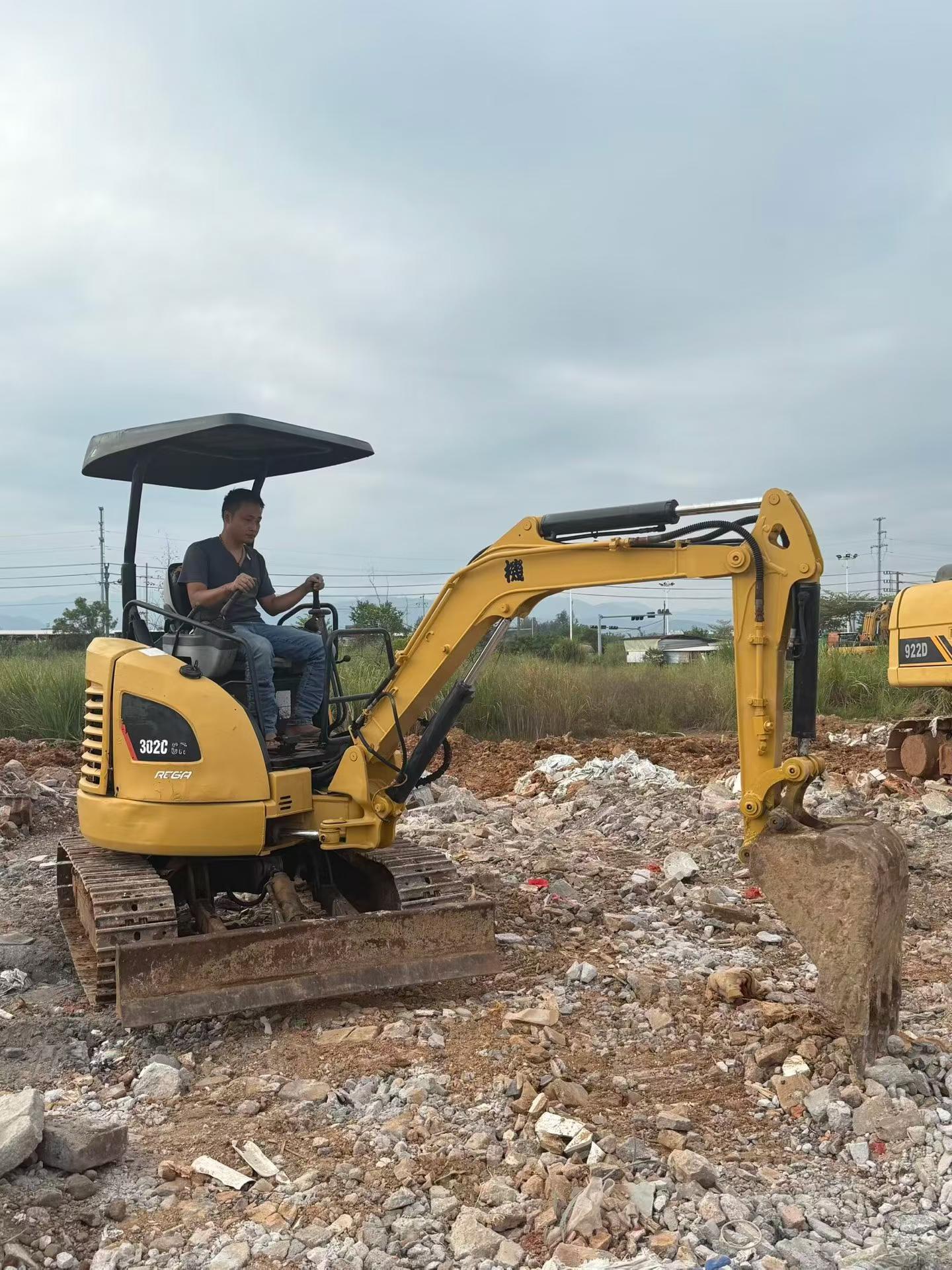 Buy Caterpillar Used Excavator / 3 Buy Caterpillar Used Excavator / 3