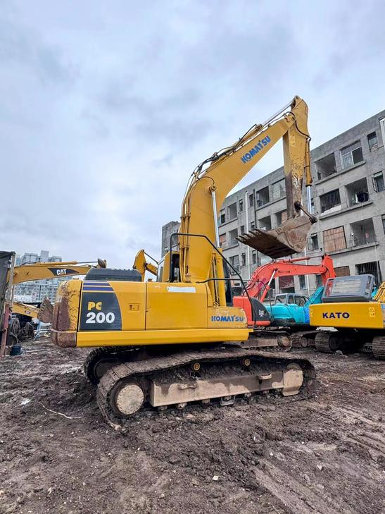 Buy Komatsu PC200-8 Used Excavator / 1