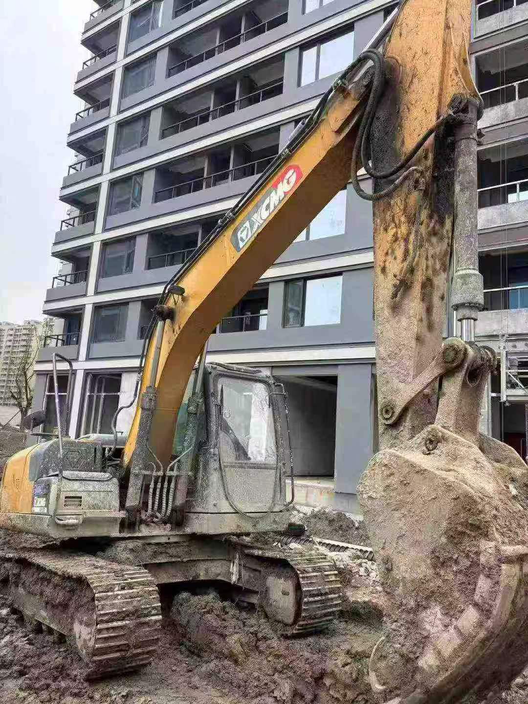 Buy XCMG XE135B Used Excavator / 4
