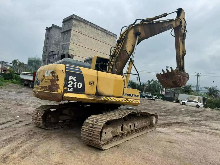 Buy Komatsu PC210-8 Used Excavator / 1